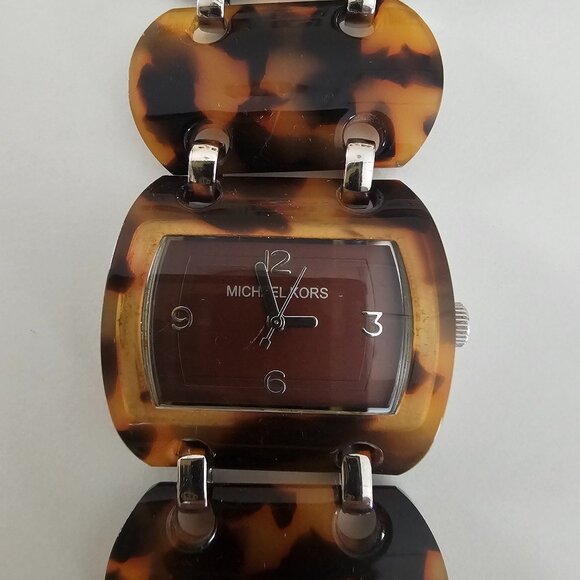 Michael Kors Leopard Print Watch and Bracelet Set - Picture 3 of 11